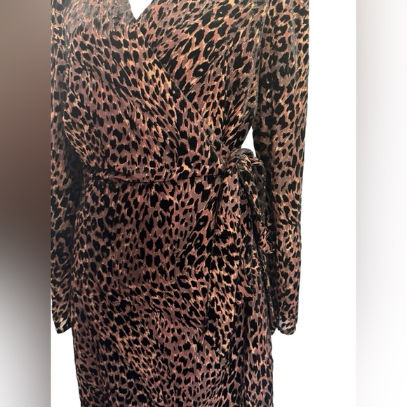 New C&V Chelsea and Violet Long sheer Sleeve Leopard Print Wrap Dress Size XXL - Picture 3 of 9